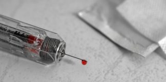 jak usunąć plamy z krwi