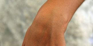 Jak wybrać wyjątkowy pierścionek zaręczynowy