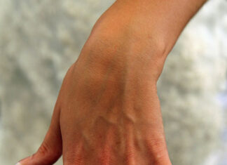 Jak wybrać wyjątkowy pierścionek zaręczynowy