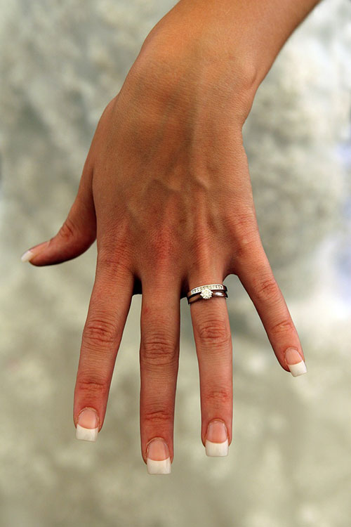 Jak wybrać wyjątkowy pierścionek zaręczynowy