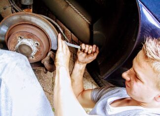 Jak mocno dokręcić koło pasowe?