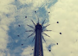 Co piszczy w kole przy skręcaniu?