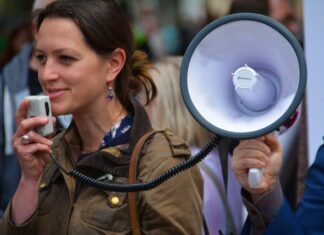 Co grozi za głośny wydech?