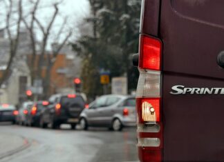 Czy można jechać autem z urwanym tłumikiem?