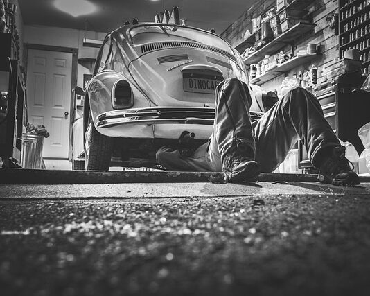 Ile kosztuje naprawa wycieku płynu chłodniczego?