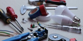 Jak się montuje płyty warstwowe?