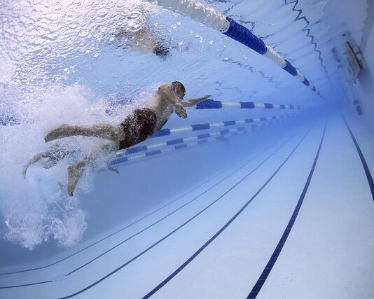 Dlaczego wychodzą pasy po malowaniu?