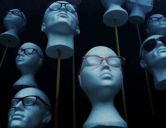 Czy zwykła pianka można kleić styropian?