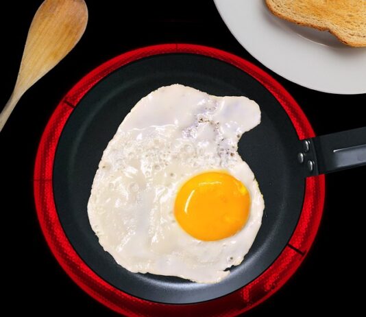 Czy na dach pokryty papa można położyć blachę?