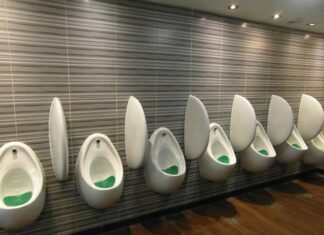 Kto wymyślił pisuar?