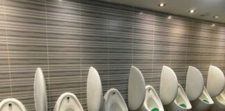 Ile pisuar od ściany?