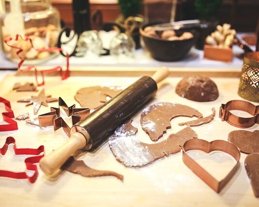 Do czego służy pilarka stołowa?